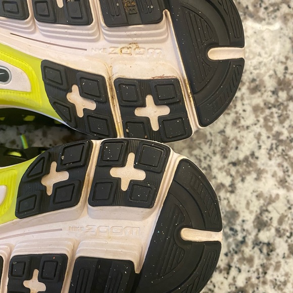 Nike Vomero 9 Running Shoes - Picture 13 of 13